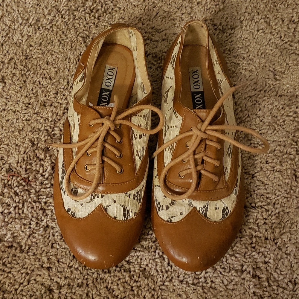 Oxford Style Shoes Size 8.5 Wide